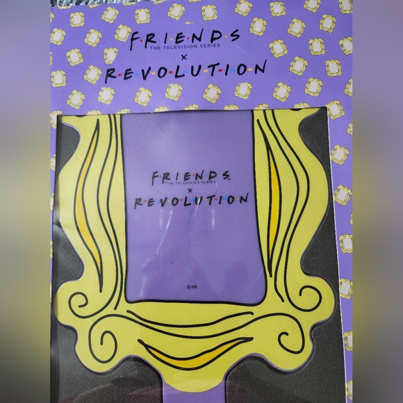 Makeup Revolution x Friends Picture Frame Hand Mirror - Picture 2 of 3